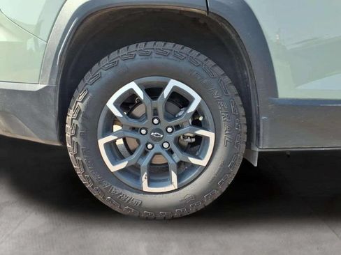 Used 2025 Chevrolet Equinox ACTIV w/ Safety and Technology Package FWD image 21