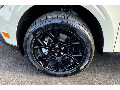 New 2025 Ford Maverick XLT w/ XLT Luxury Package image 13