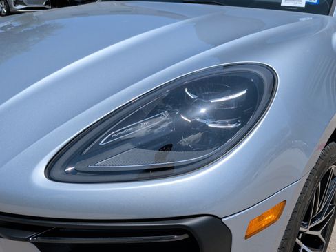 Used 2024 Porsche Macan AWD/4WD image 6