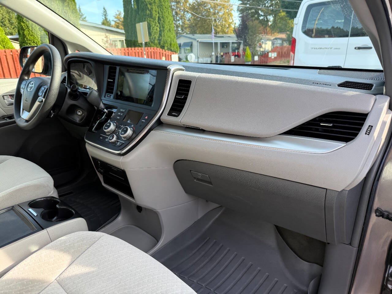 Used 2017 Toyota Sienna LE FWD image 28