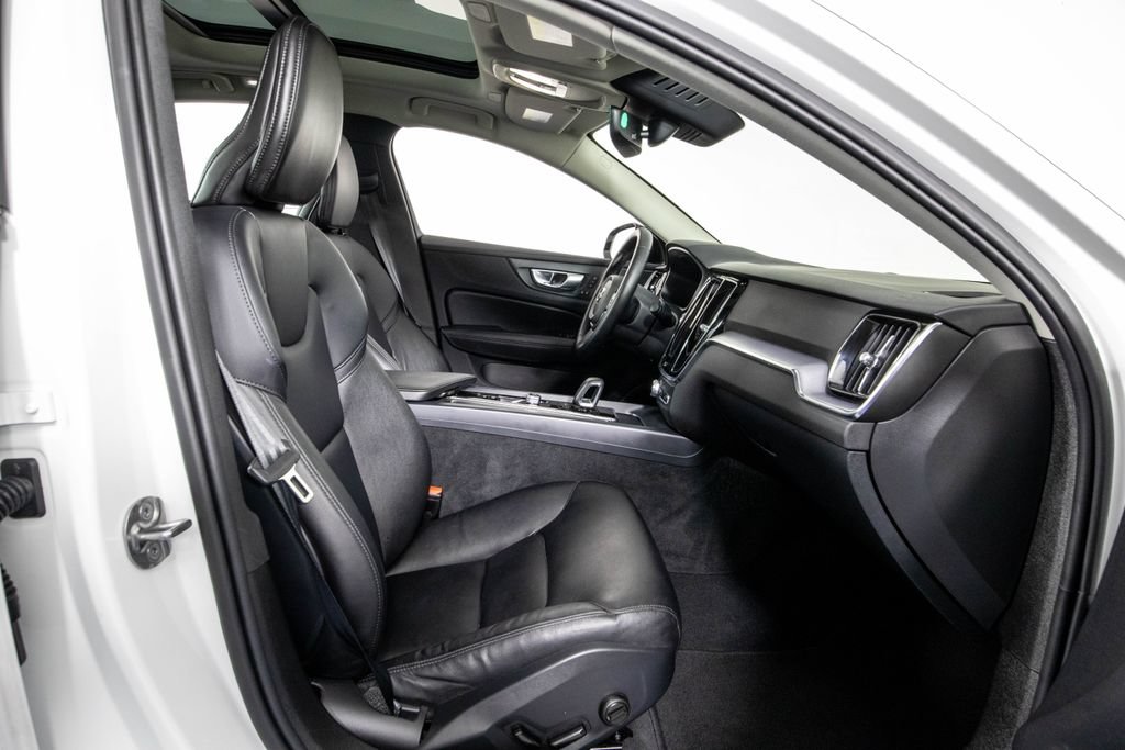 Used 2025 Volvo S60 B5 Core FWD image 10