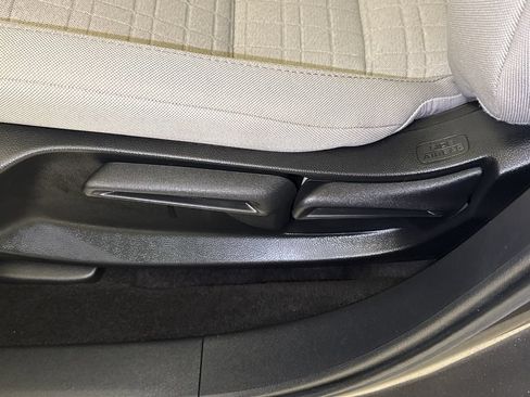 Certified 2025 Honda HR-V LX image 20