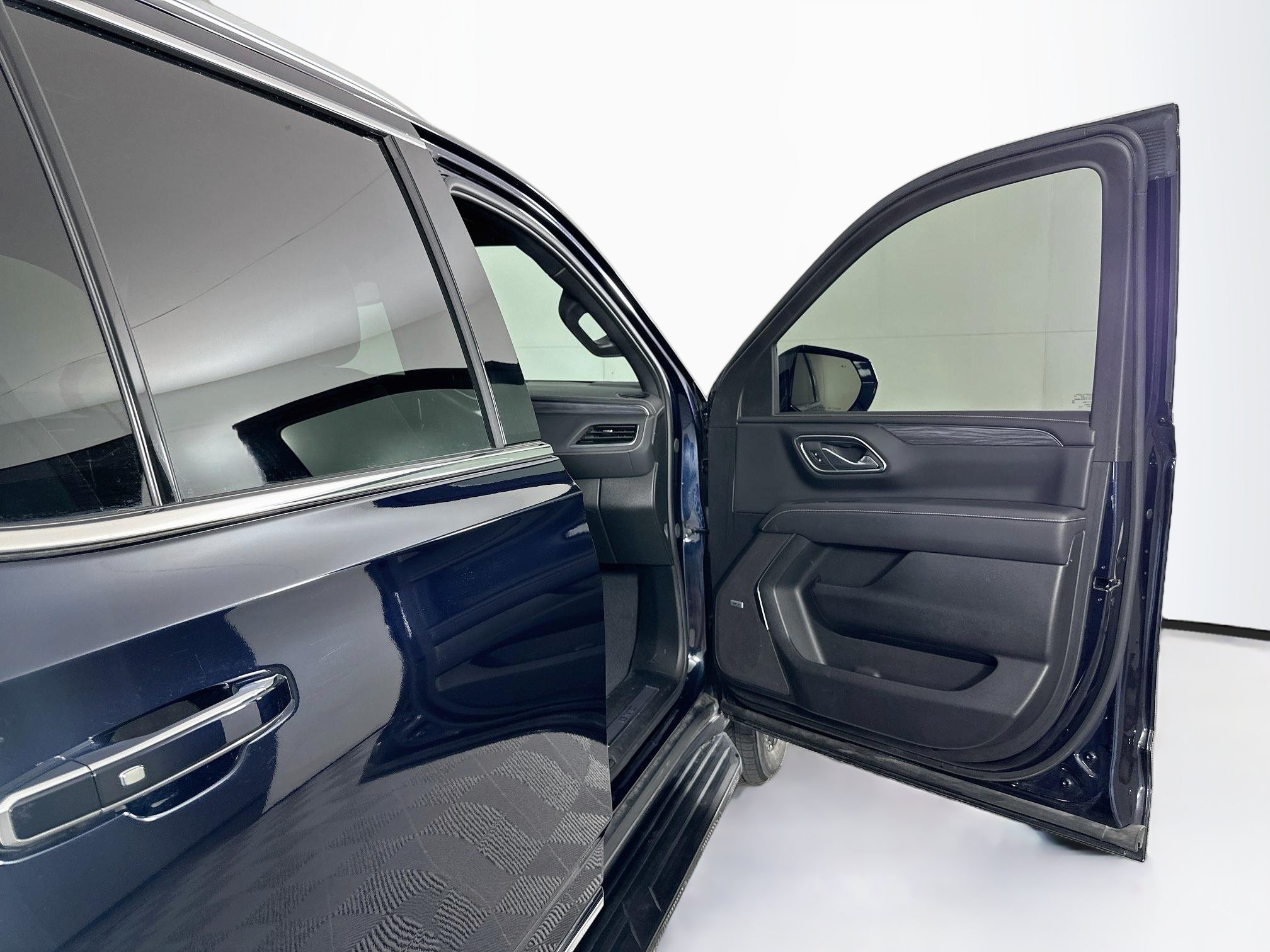 Used 2024 GMC Yukon SLT w/ SLT Premium Package AWD/4WD image 34