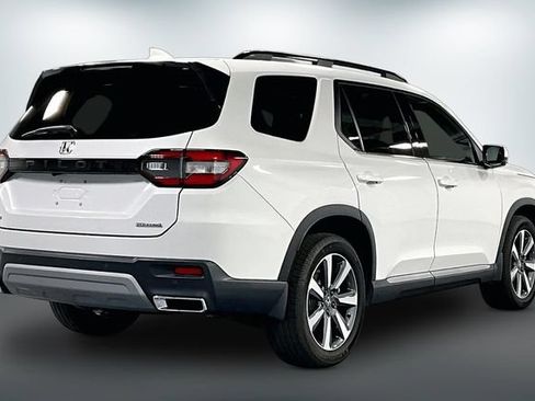 Used 2024 Honda Pilot Touring image 8