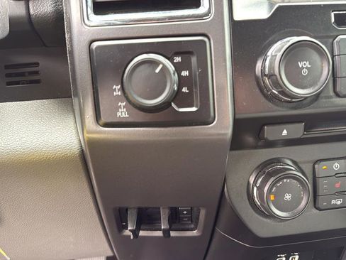 Used 2016 Ford F150 XLT w/ Equipment Group 302A Luxury AWD/4WD image 33