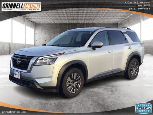 Used 2024 Nissan Pathfinder SV image 1