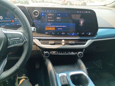 Used 2024 Chevrolet Equinox EV LT AWD/4WD image 17