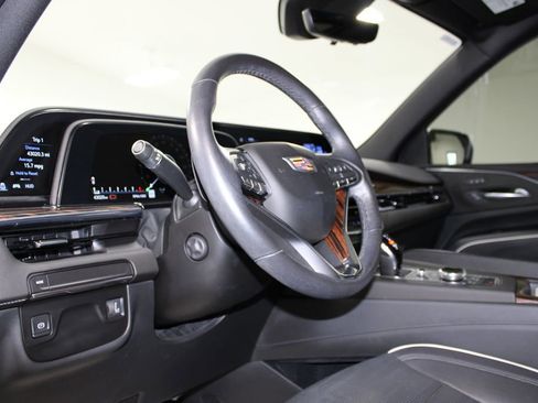 Used 2023 Cadillac Escalade Premium Luxury w/ LPO, Illumination Package RWD image 24