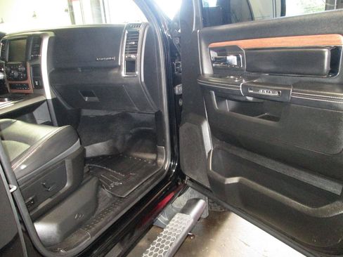 Used 2013 RAM 1500 Laramie w/ Convenience Group AWD/4WD image 10