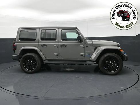 Used 2022 Jeep Wrangler Unlimited Sahara w/ Cold Weather Group AWD/4WD image 3