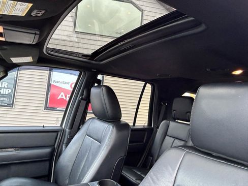 Used 2017 Ford Expedition Limited w/ Equipment Group 301A AWD/4WD image 18