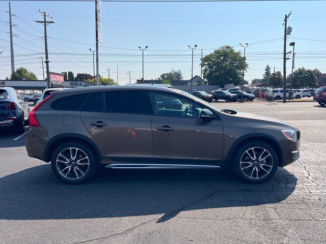 Used 2016 Volvo V60 T5 Cross Country Platinum AWD/4WD image 6