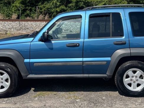 Used 2006 Jeep Liberty Sport RWD image 6