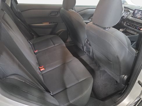 Used 2024 Nissan Rogue S FWD image 11