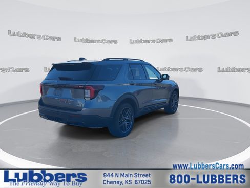 Used 2025 Ford Explorer ST-Line w/ ST-Line Street Pack image 8