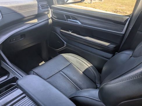 Used 2024 Jeep Wagoneer Series II AWD/4WD image 15