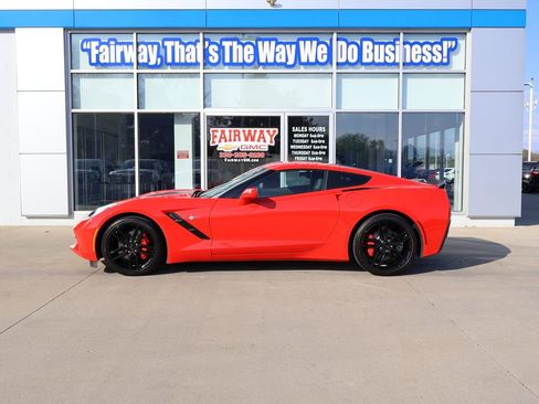 Used 2018 Chevrolet Corvette Stingray Coupe w/ 1LT RWD image 7