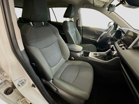 Used 2025 Toyota RAV4 LE image 32