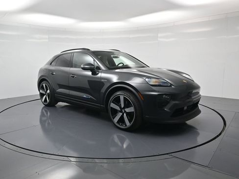 New 2026 Porsche Macan 4 Electric image 32