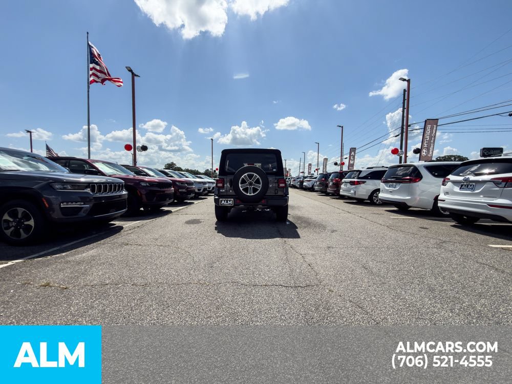 Used 2018 Jeep Wrangler Unlimited Sahara AWD/4WD image 6