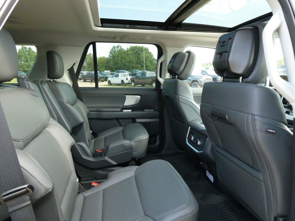 New 2027 Ford Expedition Active AWD/4WD image 12