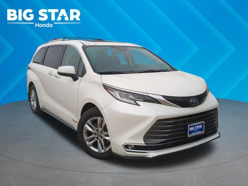 Used 2021 Toyota Sienna Limited image 1