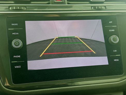 Used 2020 Volkswagen Tiguan SE w/ Panoramic Sunroof Package FWD image 21