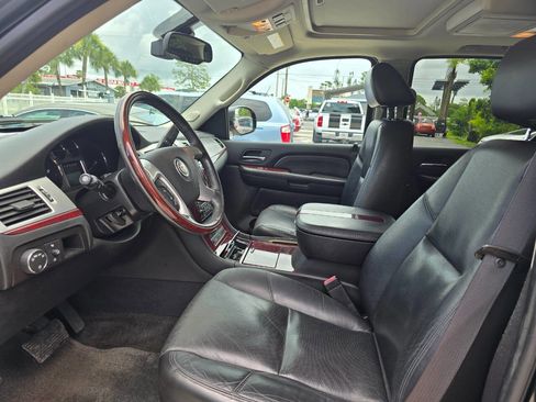 Used 2008 Cadillac Escalade Base AWD 4dr SUV image 2
