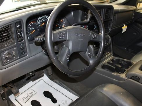 Used 2005 GMC Sierra 2500 SLT w/ Heavy-Duty Power Package image 18