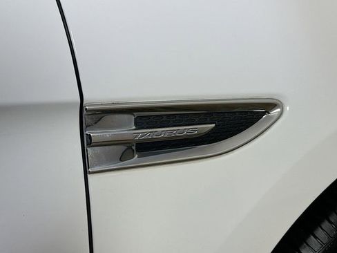 Used 2018 Ford Taurus SE image 9