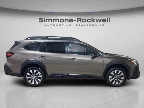 Used 2023 Subaru Outback Limited image 4