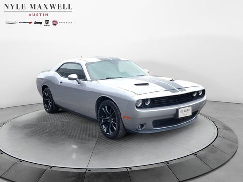 Used 2016 Dodge Challenger SXT w/ Blacktop Package image 2