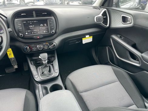Used 2025 Kia Soul LX image 9