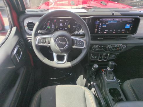 Used 2025 Jeep Wrangler Unlimited Sahara AWD/4WD image 17