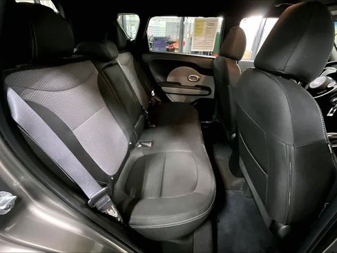 Used 2018 Kia Soul + image 17