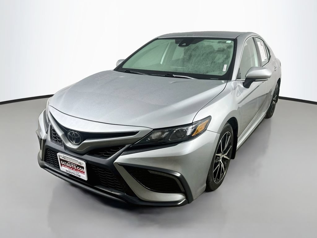 Used 2023 Toyota Camry SE FWD image 3