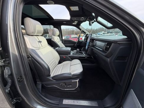 Used 2022 Ford F150 Lightning Platinum image 10