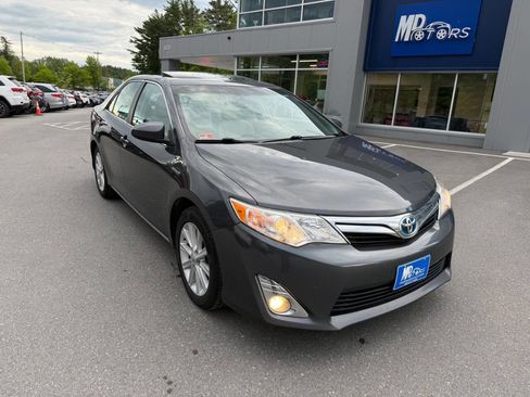 Used 2012 Toyota Camry XLE w/ Leather Pkg FWD image 4