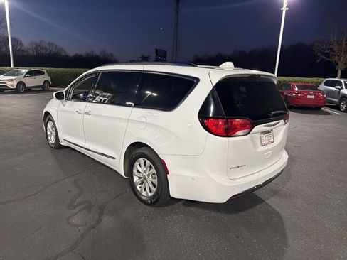 Used 2019 Chrysler Pacifica Touring-L w/ Advanced Safetytec Group image 6