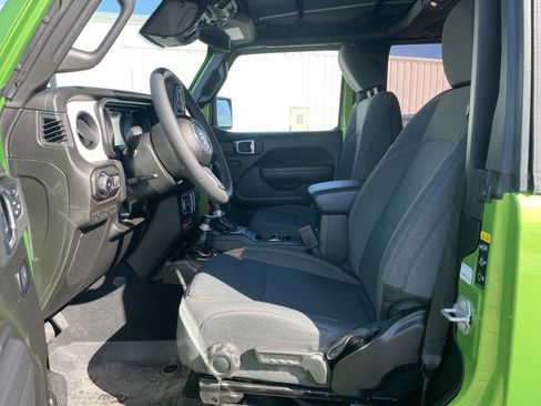 Certified 2025 Jeep Wrangler Willys image 21