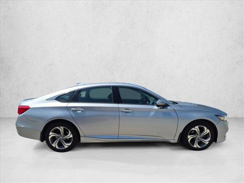 Used 2018 Honda Accord EX image 4