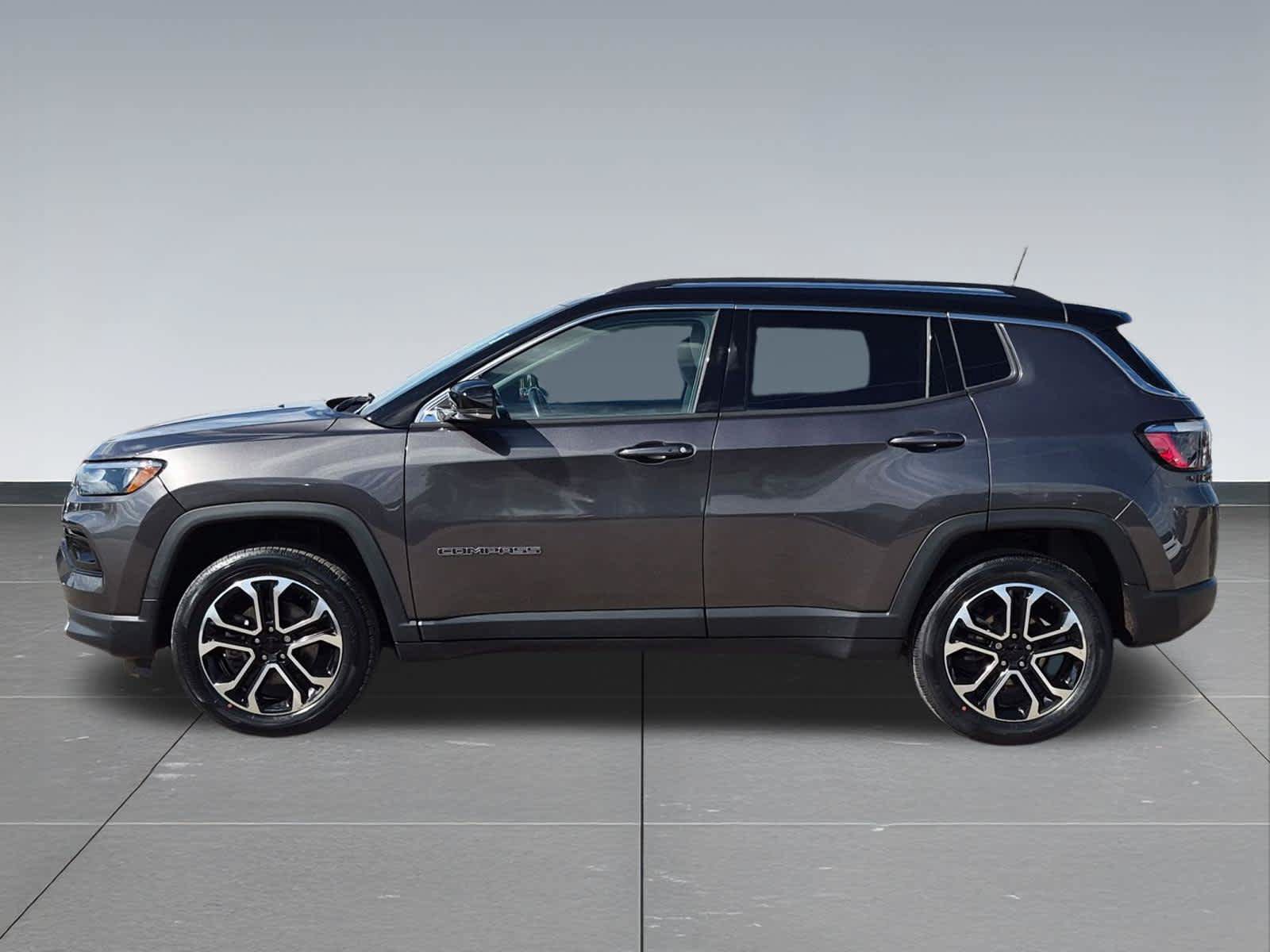 Used 2022 Jeep Compass Limited w/ Sun and Sound Group AWD/4WD image 3