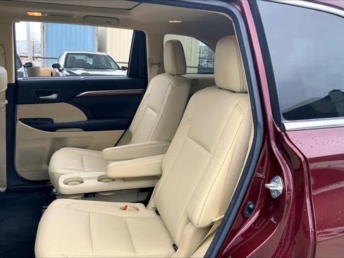 Used 2017 Toyota Highlander Limited Platinum FWD image 19