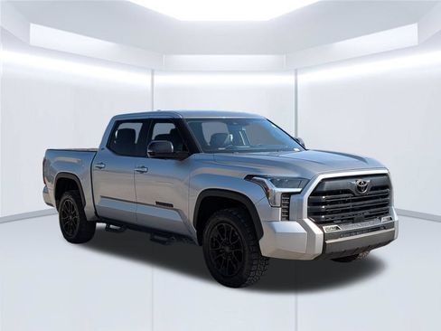 Used 2024 Toyota Tundra SR5 w/ SR5 Premium Package AWD/4WD image 8