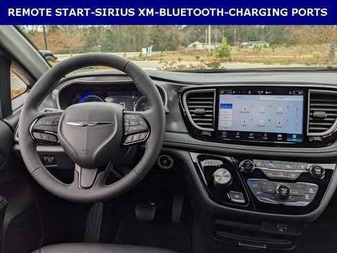 Certified 2026 Chrysler Pacifica Select w/ S Appearance Package image 13