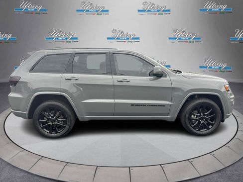 Used 2022 Jeep Grand Cherokee Laredo X image 2