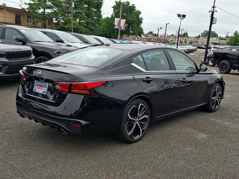 Used 2024 Nissan Altima 2.5 SR FWD image 6