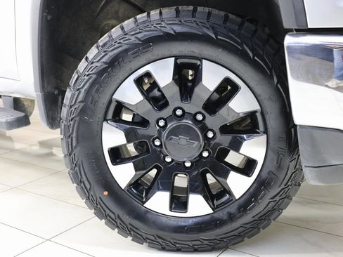 Used 2020 Chevrolet Silverado 2500 LT w/ Texas Edition image 12