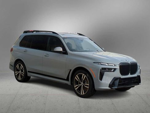 Used 2026 BMW X7 xDrive40i w/ M Sport Package image 2