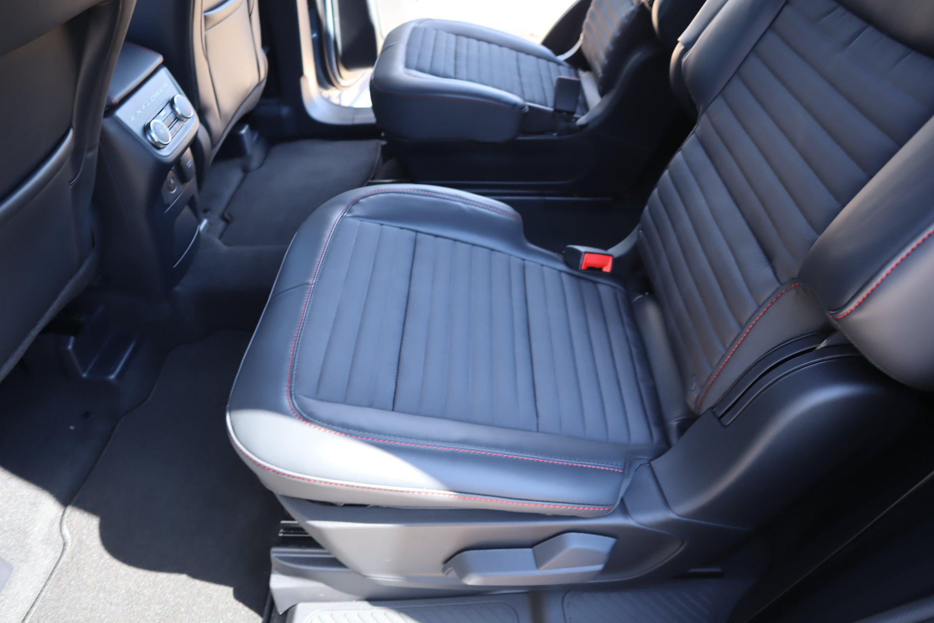 New 2027 Ford Explorer ST-Line w/ Premium Package AWD/4WD image 14